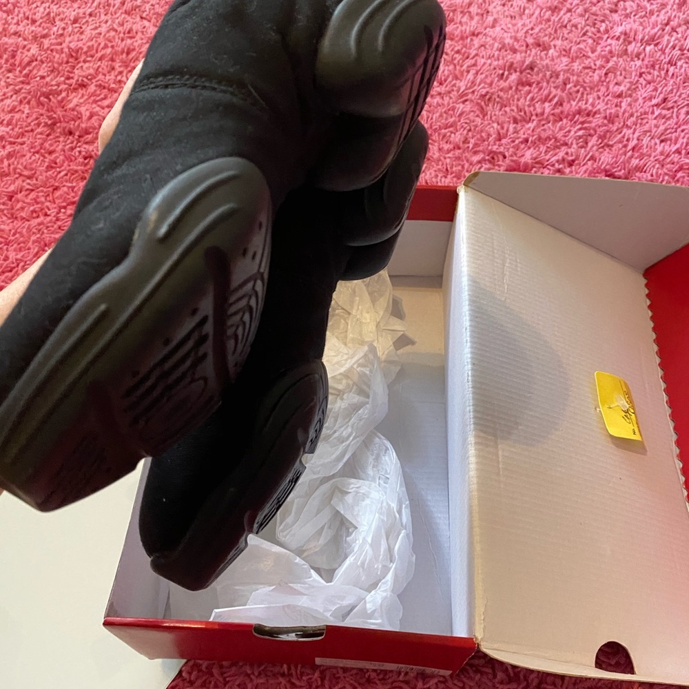 CAPEZIO Dance Sneakers Size 7